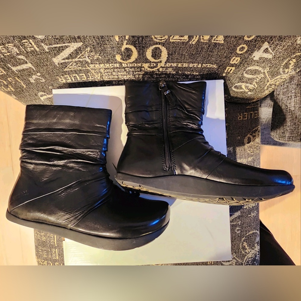 Kalso earth Black Ankle Boots, barefoot style with wide toe box